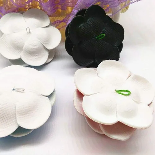 Vista 2 de Flor de rosa de piel sintética, adornos de flores, suplemento de flores de camelia, para diadema, ropa, zapatos, sombrero, bolsa, decoración