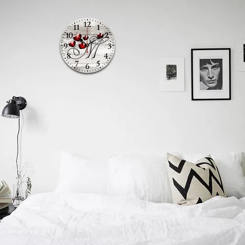 Vista 4 de Reloj de madera con monograma de corazón rojo, letra M, letra M, corazón floral, monograma, letra de interior, funciona con pilas, silencioso, sin