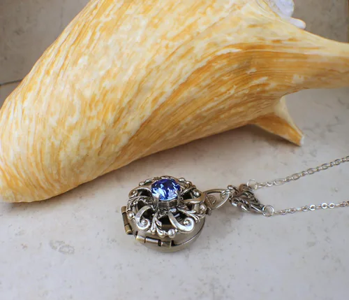 Vista 3 de Sapphire Crystal Multi Photo Locket