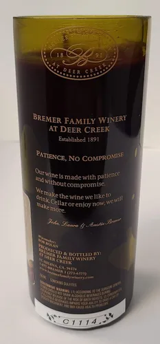Vista 2 de 2009 Bremer Family Merlot Wine Bottle Candle - Authentic Wine Label - Unscented Handcrafted Candle - Eco-Friendly Home Decor