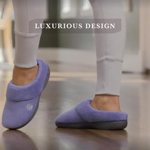 Vista 4 de isotoner Pantuflas de rizo con capucha para mujer con espuma viscoelástica suave, soporte de arco cómodo y suela para interiores y exteriores