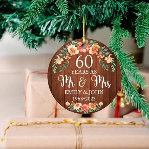 Vista 2 de Adorno de Navidad con nombres y años personalizados para aniversario de boda, aniversario de boda, árbol de Navidad, adorno de recuerdo