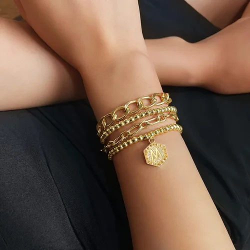 Vista 4 de Pulseras chapadas en oro para mujer, pulseras con inicial de oro, juego de pulseras apilables de cuentas en capas de oro, pulseras lindas, Ágata