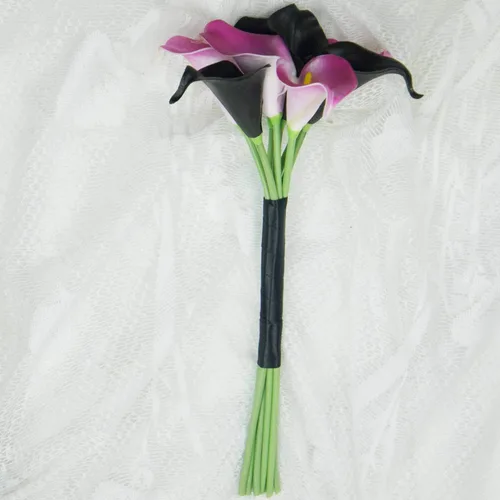 Vista 2 de Ramos de flores artificiales de lirio de cala de 8 tallos (negro y rosa intenso)