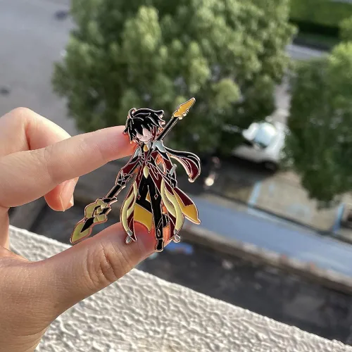 Vista 5 de Genshin Pin esmaltado de Kaeya Alberich figura solapa insignia broche lindo anime ropa mochila bufanda, accesorios regalos para mujeres hombres joyas
