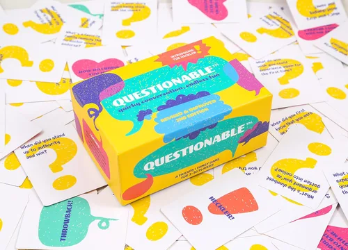 Vista 7 de Questionable - El mejor juego de cartas Rompehielos para que los adultos hablen - Juego de cartas para la noche de juego semanal de las familias