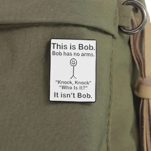 Vista 2 de This is Bob, Bob Has No Arms - Broche para mochila, ropa, sombreros, regalos