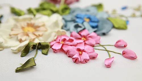 Vista 3 de Gogobear Kit de flores de bordado de cinta para principiantes y adultos, hecho a mano, decoración de pared, imágenes colgantes en 3D