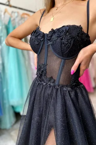 Vista 2 de Vestidos de graduación de tul con purpurina, tirantes delgados, apliques de encaje, flores de corazón, vestidos de fiesta de noche con abertura