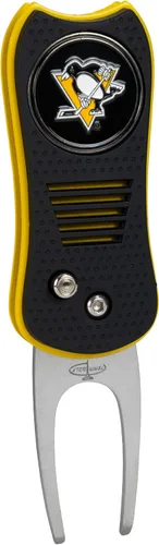 Vista 31 de Team Golf NHL Switchblade Divot Herramienta con marcador magnético de doble cara, cuenta con un diseño patentado de una sola punta, causa menos daño