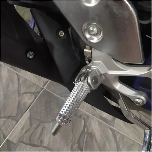 Vista 3 de Estriberas para Y&AMAHA para Y&ZF para R125 para R25 para R3 MT125 MT25 MT03 MT09 FZ09 MT10 MT07 FZ6 XJ6 Reposapiés delantero Pedales de motocicleta