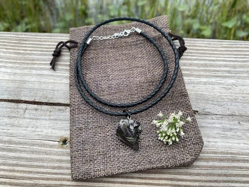 Vista 3 de Elite Shungite - Colgante y collar de protección 100% auténtica, tipo noble crudo 1, idea de regalo, para hombres, mujeres, adolescentes, unisex