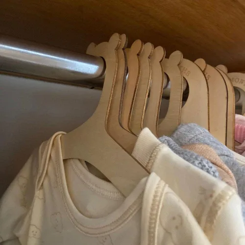 Vista 4 de Generic 5/10 perchas de madera para osos para niños, 9 pulgadas, ganchos de madera para ropa y pantalones, naturales, sin terminar, ahorro