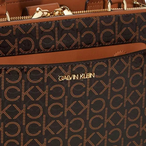Vista 5 de Calvin Klein Margot - Bolso con logotipo texturizado en relieve