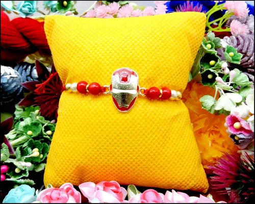 Vista 3 de AKRITSANS Iron Man Rakhi para hermano Marvel Rakhi hilo para Bhai Bhabhi Bhaiya y Bhatiji Veera Pulsera Raksha Bandhan Rakhi para hermano, hermana