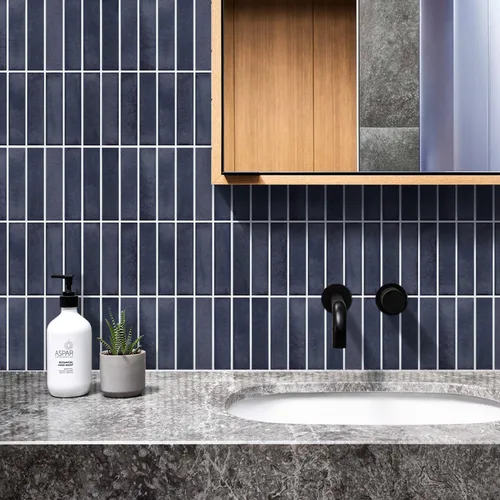 Vista 7 de Commomy Azulejos de pared de PVC ultraligero de 11.8 x 11.8 pulgadas, 10 unidades, color azul marino mate, para cocina, baño, inquilinos, azulejos