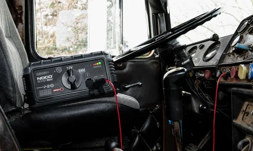 Vista 3 de NOCO Boost Max GB500 20000 A 12 V/24 V Arrancador de batería de litio ultra seguro