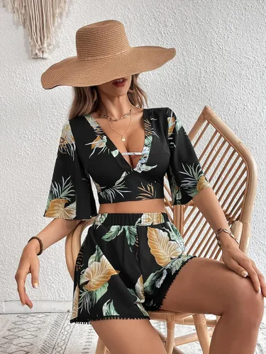 Vista 5 de SweatyRocks Conjunto de 2 piezas de blusa corta con nudo frontal y mangas de mariposa boho con pantalones cortos para mujer