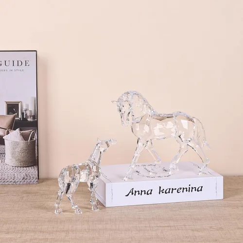 Vista 4 de Estatua acrílica transparente de yegua y potro, regalos de caballo para mujeres, estatua y escultura de caballo Luxur con acabado de cristal similar