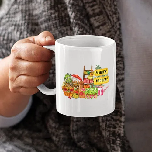 Vista 4 de Taza de cerámica de jardinero – Regalo de jardín vegetal personalizado con nombre del propietario del jardín – Taza de café de plantas para amantes