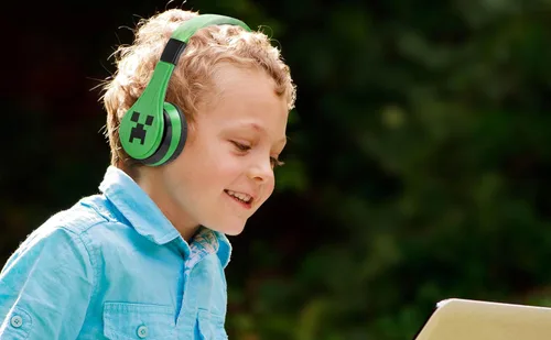 Vista 5 de eKids Minecraft - Auriculares inalámbricos Bluetooth con micrófono, reducción de volumen para la escuela
