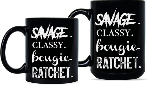 Vista 2 de We Got Good Taza de trinquete Savage Classy Bougie con diseño de carraca Im a Savage Classy Bougie