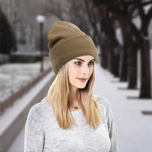 Vista 7 de Urban Virgin Paquete de 4 sombreros de invierno para mujer, suaves y elásticos, de punto, para hombre, lindo sombrero con forro polar