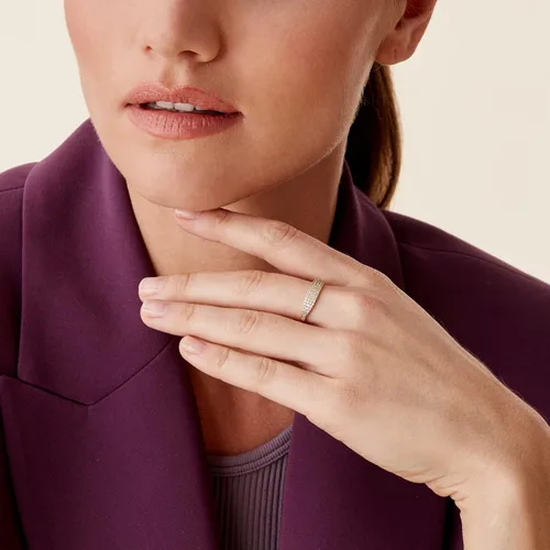 Vista 2 de PAVOI Anillo de sello delgado chapado en oro de 14 quilates con circonita cúbica brillante Anillos ligeros y delicados para mujer Joyería diaria