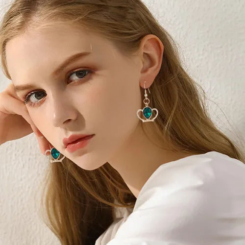 Vista 7 de 6 pares de aretes colgantes de corona de diamantes de imitación de cristal, joyería de reina para mujeres, madres y niñas, juego de joyas