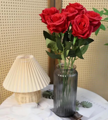 Vista 3 de IPOPU 6 rosas artificiales de seda de color rojo profundo con hojas falsas de tallo largo, rosas artificiales de tallo largo adecuadas para bodas