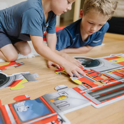Vista 6 de Enorme rompecabezas de camión de bomberos para piso de Melissa & Doug, (24 unidades, 4 pies de largo)