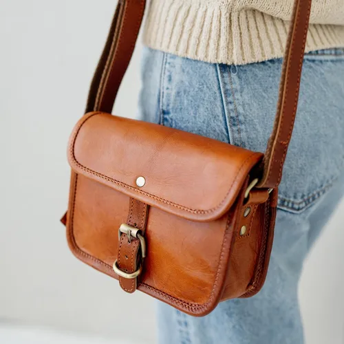 Vista 2 de Berliner Bags Bolso De Hombro De Cuero Genuino Vintage Malta, Bolso Bandolera, Bolso Pequeño Para Las Mujeres - Marrón