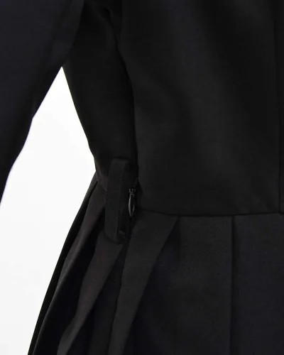Vista 4 de miccostumes Disfraz de falda negra para mujer, disfraz de cosplay, uniforme con capa