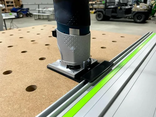 Vista 4 de ToolCurve Adaptador de riel guía compatible con el enrutador Bosch Colt 1HP - Fabricado en Estados Unidos