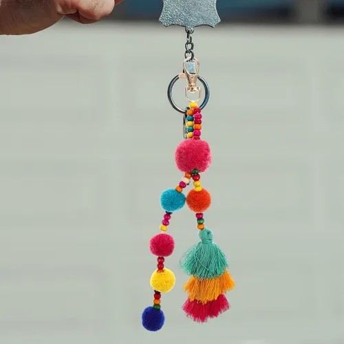 Vista 4 de DECHOUS Accesorios para colgar en el espejo del automóvil, 2 unidades, con borlas, colgante, borla en capas, llavero para mujeres y niñas, bolso