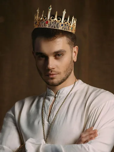 Vista 4 de SWEETV Corona dorada de rey para hombres, coronas de cristal de príncipe, tiaras medievales reales, accesorios de disfraz para baile de graduación