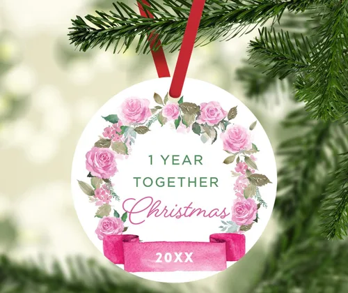 Vista 2 de Andaz Press Adorno de Navidad de madera grabado con láser para aniversario de boda, 1 año juntos, Navidad 2025, pancarta de flores rosas, 1 paquete