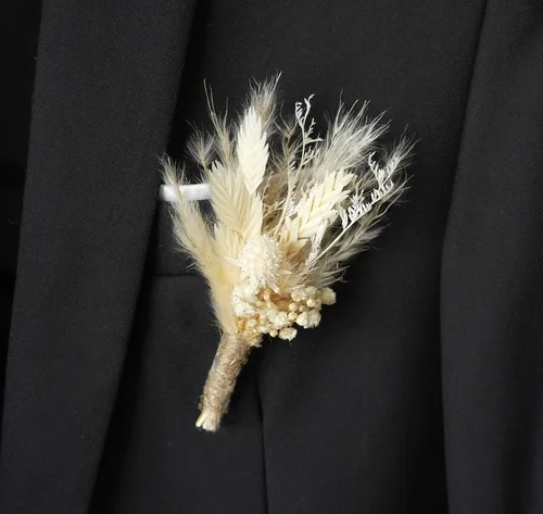 Vista 9 de Flores secas blancas Boho Pampas Boutonniere secas, ramo de flores secas rústicas, pin de solapa para mujeres/novios para hombres (B01)