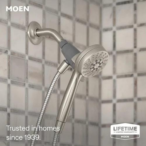 Vista 2 de Ducha Moen, de mano magnética con cabezal rociador de seis funciones y sistema de acoplamiento Eco-Performance, 26100EPSRN color fantasía