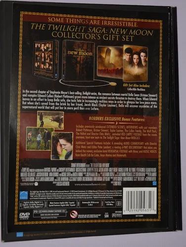 Vista 2 de The Twilight Saga New Moon Two-Disc DVD Gift Set with Charm Necklace and Bonus Features