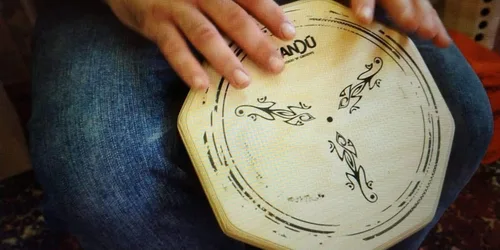 Vista 4 de Kandu - The 13'' Cajonga La combinación perfecta de Conga y Cajon, sonido divertido y funky que se adapta a cualquier tipo de música que quieras