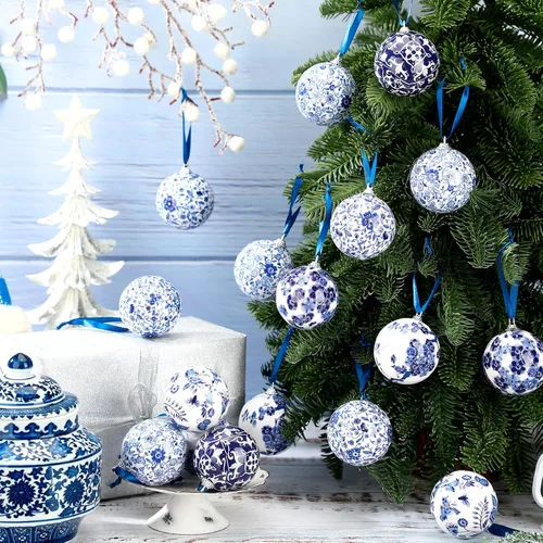 Vista 4 de Poen 12 piezas Adornos de porcelana chinoiserie Adornos de decoración chinoiserie Adornos de bola de plástico azul y blanco con cinta para árbol
