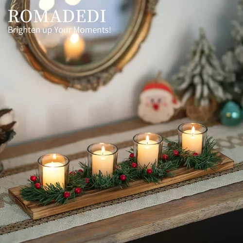 Vista 4 de Portavelas de Navidad para decoración de centro de mesa: Romadedi Rustic 4 portavelas con mini coronas de Navidad, bandeja de madera para Navidad