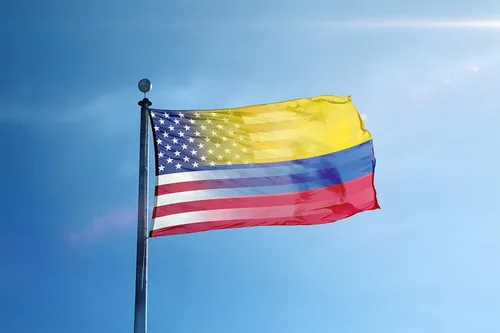 Vista 2 de Bandera híbrida colombiana americana de 3 x 5 pies: pancarta 100% poliéster, ojales de latón y cabecera de lona fuerte, para uso en exteriores