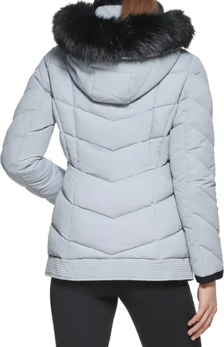 Vista 5 de GUESS Abrigo acolchado con capucha para clima frío para mujer