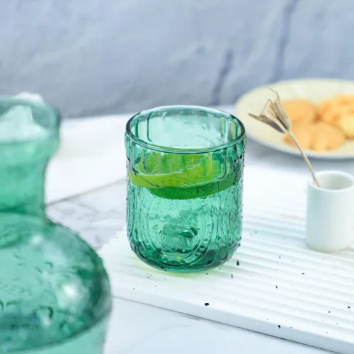 Vista 6 de Jarra de agua de noche de cristal retro en relieve con vaso, jarra y taza de noche, color verde