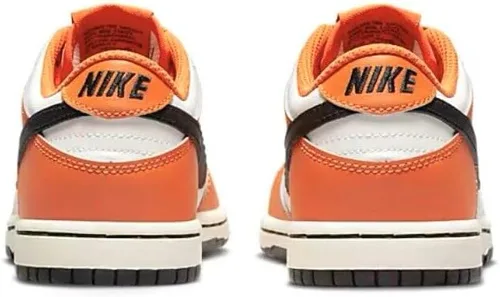 Vista 798 de Nike Kid's Dunk Low Sneaker