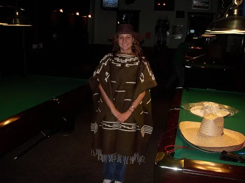Vista 5 de Sharpshooter Clint Eastwood Spaghetti Western Original Pattern 100% lana Poncho con sombrero de cuero