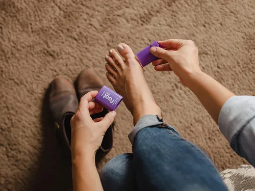 Vista 8 de Body Glide Barra antiampollas para pies prevención de ampollas para talones, zapatos, calzado deportivo, botas, calcetines y sandalias Úsalo
