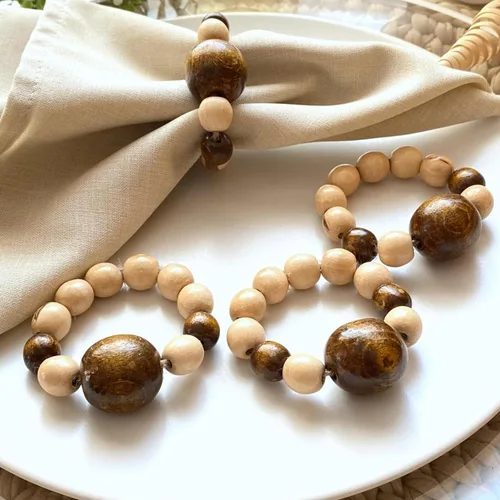 Vista 4 de Juego de 6 servilleteros modernos con cuentas de madera Servilleteros de cena para vacaciones y Navidad, fiesta de cumpleaños y decoración de boda